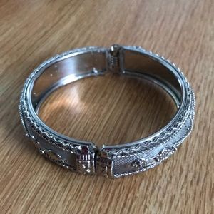 Silver design bangle
